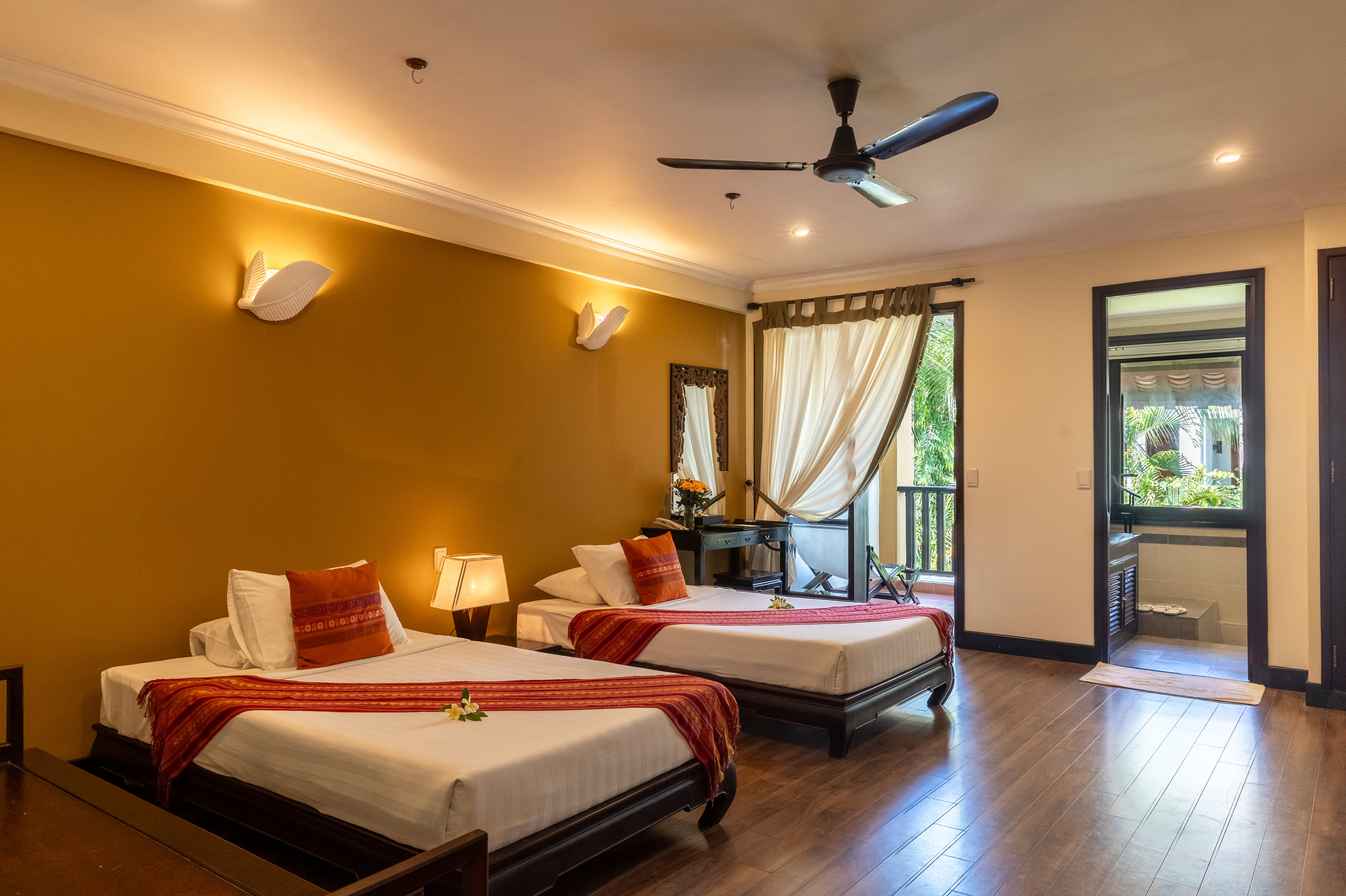 НОМЕР ДЕЛЮКС С ЧАСТИЧНЫМ ВИДОМ