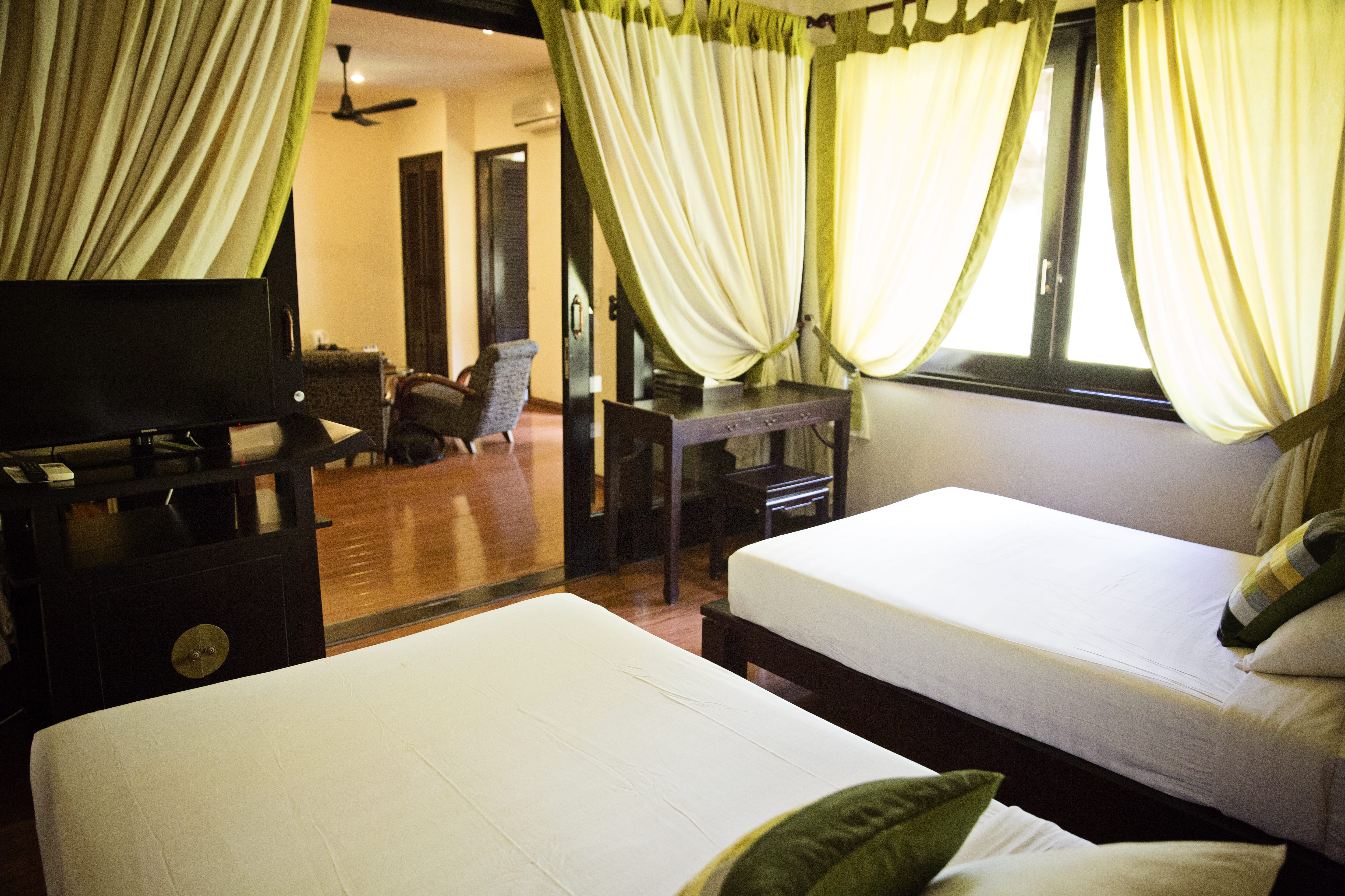 СЕМЕЙНЫЙ НОМЕР ДЕЛЮКС С ЧАСТИЧНЫМ ВИДОМ